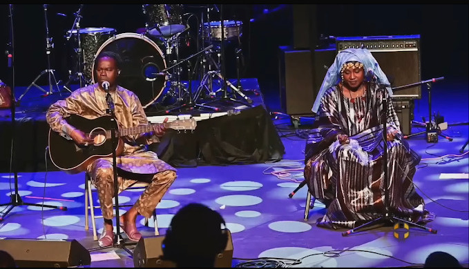 Bel hommage de Baba Maal à Mansour Seck