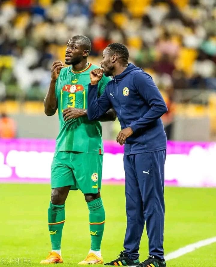 Pape Thiaw avec le capitaine Kalidou Koulibaly