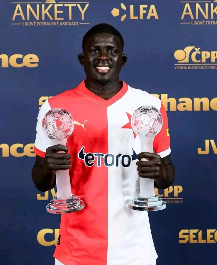 El Hadj Malick Diouf a été récompensé de deux trophées individuels, à la fin de la saison de Liga Tchèque. le jeune international sénégalais, arrière gauche, a été élu meilleur joueur étranger de la saison et révélation de l'année par la Ligue professionnelle tchèque (LFA)
