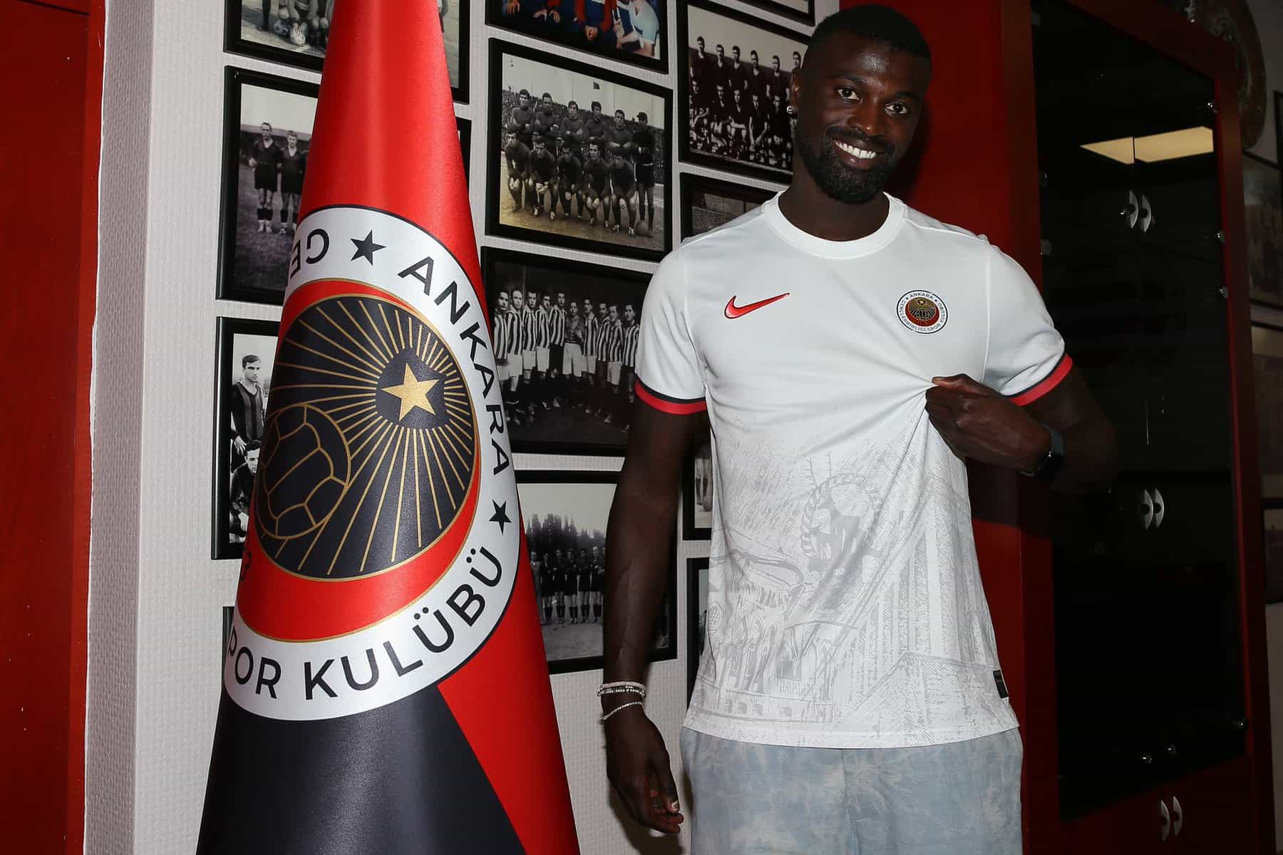 Mbaye Niang revient en Turquie