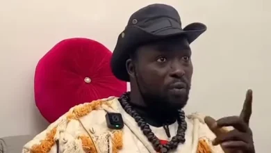Grosse pierre de Siteu sur...Franc et Modou Lô