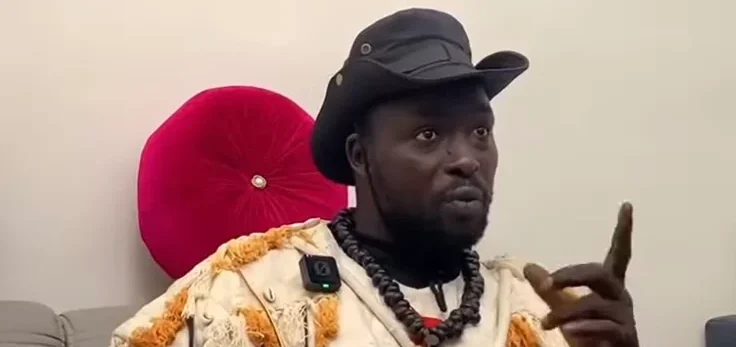 Grosse pierre de Siteu sur...Franc et Modou Lô