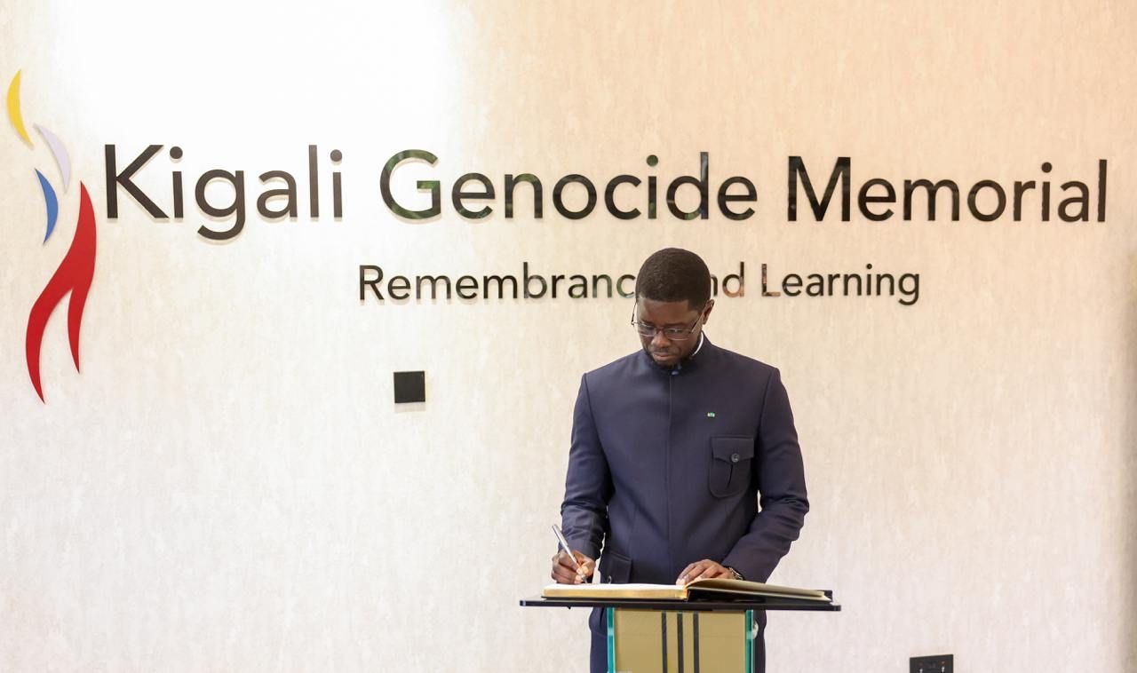 Musée du Génocide rwandais : le Président Bassirou Diomaye Faye a visité le lieu historique