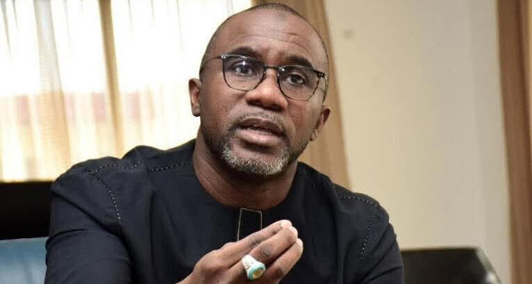 Dette cachée : l'ancien ministre de l'Economie, du Plan et de la Coopération s'invite dans le débat et s'exprime notamment sur Twitter.