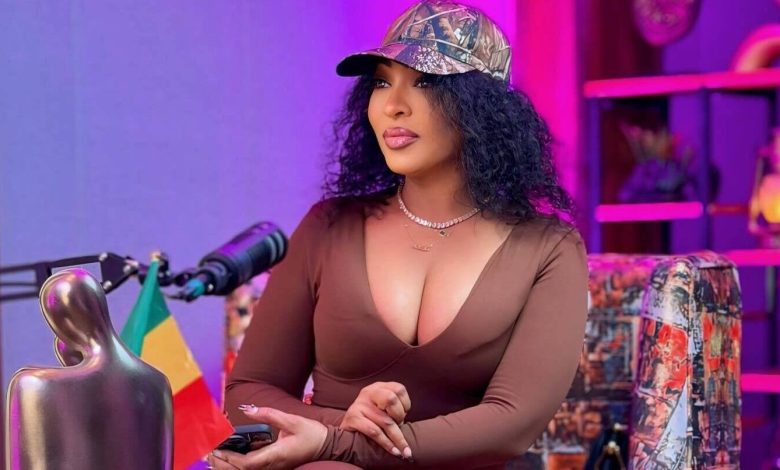 Viviane Chidid, la Reine du Jolof Band, a dévoilé son calendrier du mois de décembre fait d'une longue tournée