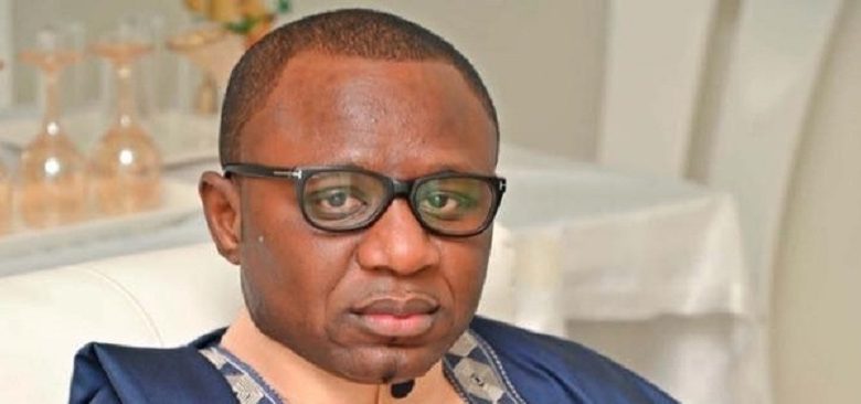 Badara Gadiaga, chroniqueur très suivi dans l'émission Jakaarlo de TFM, a bénéficié d'une liberté provisoire assortie du bracelet électronique