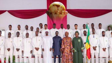 Président Diomaye a remis officiellement ce mercredi le drapeau aux Lions pour la CAN 2025, comme le veut la tradition