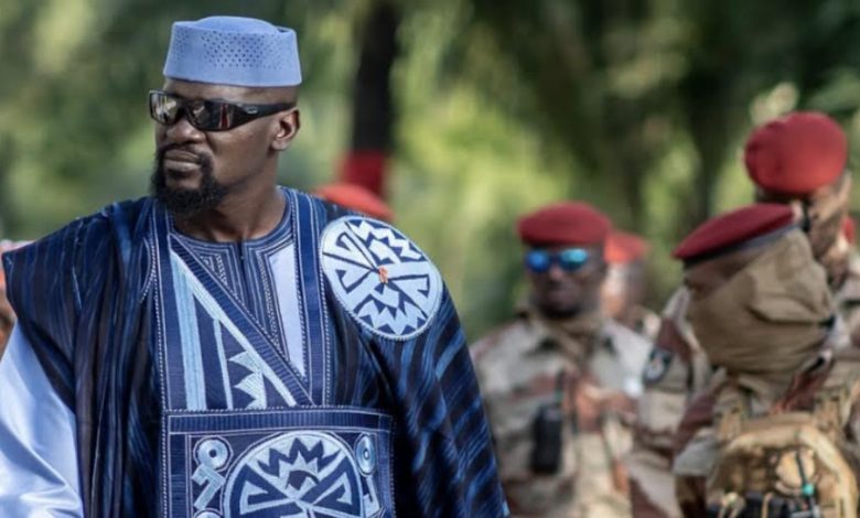 Mamadi Doumbouya brille par des mesures tonitruantes depuis son retour en Guinée