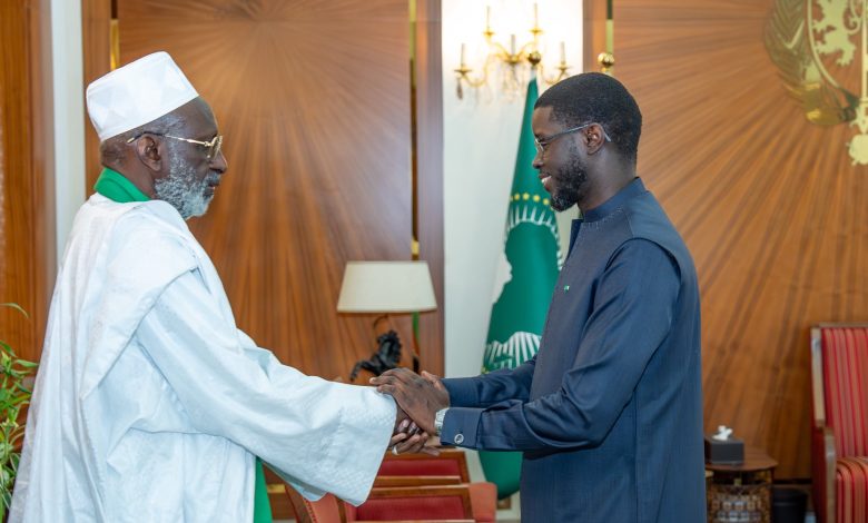 Le Président Diomaye a reçu Thieno Madani Tall, accompagné d'une forte délégation