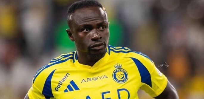 Sadio Mané a senti une gêne à la cheville, qui pourrait l'éloigner des pelouses