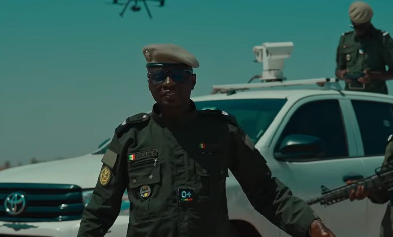 L'hommage d'Omar Pène aux Douaniers