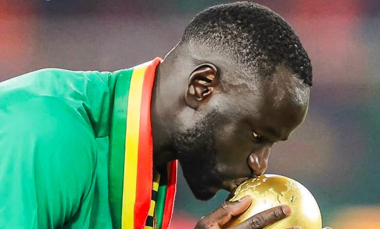 Bel hommage de la FSF à Cheikhou Kouyaté !